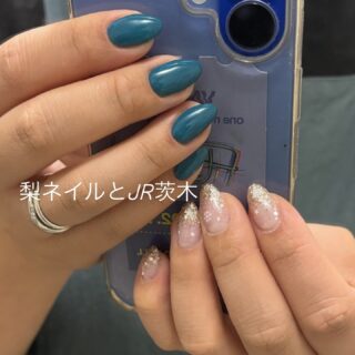 ワンカラーとラメグラ🩵✨
シンプルも良いよね💡
.
.
#梨ネイルとjr茨木